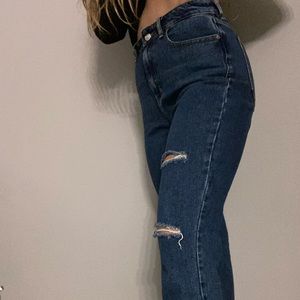 Super cute size 26 mom jeans from PacSun!